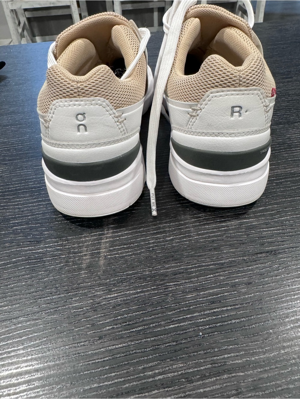 On Women's THE ROGER Advantage Shoes white beige - Picture 7 of 9